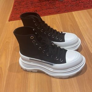 Alexander McQueen tread slick boot